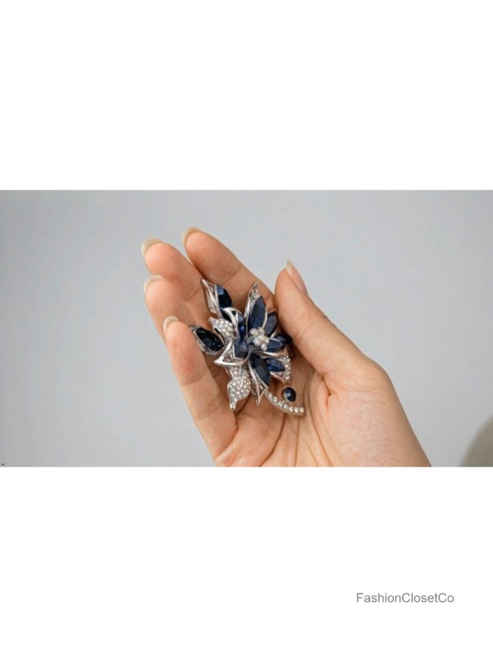 Vintage Flower Brooch Pin Rhinestone Crystal Lapel Pin - Picture 6 of 6
